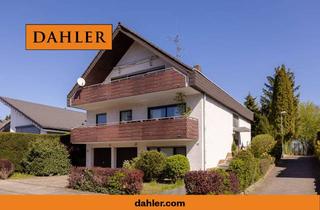 Mehrfamilienhaus kaufen in 63456 Hanau, Attraktives Mehrfamilienhaus mit drei Wohneinheiten, Garten und Garagen in ruhiger Lage
