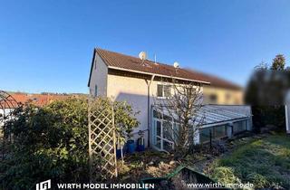 Haus kaufen in 97453 Schonungen, Zweifamilienhaus mit Einzimmer-Wohnung im Dachgeschoss und 2 Garagen in Schonungen