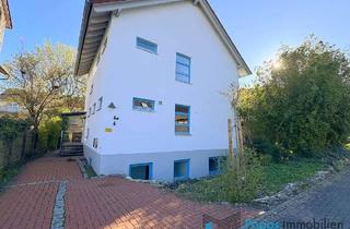 Haus kaufen in 65779 Kelkheim, Geräumiges Zweifamilienhaus mit Balkon, Garten und Carport