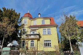 Villa kaufen in 72762 Reutlingen, Charmante Stadtvilla mit drei großen Wohnungen