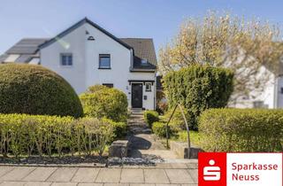 Doppelhaushälfte kaufen in 41462 Neuss, Handwerker Aufgepasst! Sanierungsbedürftige Doppelhaushälfte mit viel Potenzial + großem Grundstück