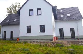 Wohnung mieten in Schönecker Straße 19, 08606 Oelsnitz, Erstklassige neue Doppelhaushälfte ( Niedrigenergiehaus ) m. gr. Terrasse, Carport und Gartenanteil