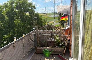 Wohnung kaufen in Rieslingweg 56, 55232 Alzey, Vermietete 2-Zimmer Dachgeschosswohnung inklusive Garage