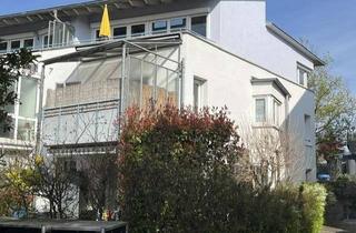 Wohnung kaufen in Holunderweg, 73257 Köngen, Sonnige 3-Zimmer-Wohnung mit Südbalkon in ruhiger Wohngegend und abschließbarer Garage