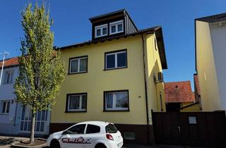 Haus kaufen in Walldorfer Str. 36, 68789 St. Leon-Rot, Zweifamilienwohnhaus mit modernisiertem OG, großer Scheune und Bauplatz in 2. Reihe