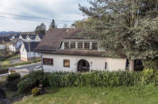 Haus kaufen in 57076 Siegen, Giersberg: Helles, geräumiges, vielseitig gestaltbares Haus mit großer Loggia und traumhaftem Ausbli