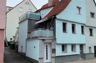 Doppelhaushälfte kaufen in 71638 Ludwigsburg, Ludwigsburg - Sofort einziehen oder als Invest Haus mit 3 Wohnungen