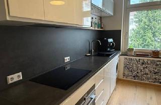 Wohnung kaufen in 12105 Berlin, Berlin - Charmante 2-Zimmer-Altbauwohnung mit Balkon