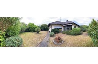 Haus kaufen in 93309 Kelheim, Kelheim - Walmdach Winkelbungalow mit Wintergarten und großem Garten