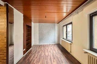 Wohnung kaufen in 50354 Hürth, Hürth - Bezugsfreie 2-Zimmer-Eigentumswohnung in Dreifamilienhaus in Hürth - Efferen