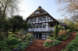 Villa kaufen in 32609 Hüllhorst, Exklusive Villa mit Wellnessbereich, Pool & großem Grundstück (inkl. Renovierung und neuem Dach)