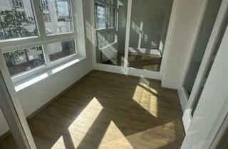 Wohnung mieten in Am Berlin Museum 14, 10969 Kreuzberg, Modernisierte 2-Zimmer-Wohnung im 2. OG mit neuer Einbauküche