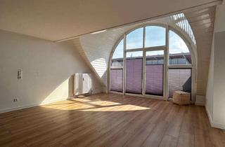 Wohnung mieten in Farmstraße 16, 64546 Mörfelden-Walldorf, ✨ Lichtdurchflutete Dachgeschosswohnung mit Balkon, Aufzug & Einbauküche