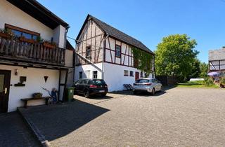 Haus kaufen in 55483 Dickenschied, 7-Zi.-Zuhause mit großem Garten inkl. zwei kleiner Nebengebäude