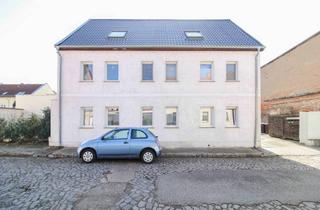 Mehrfamilienhaus kaufen in 39418 Staßfurt, Voll vermietetes 4-Parteienhaus mit Balkonen, Terrassen und Stellplätzen