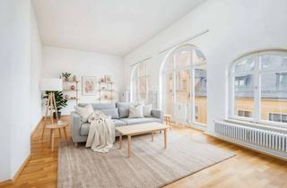 Loft kaufen in 86150 Augsburg, Altbaucharme trifft Großzügigkeit – Stilvolle 2-Zimmer-Wohnung in bester Altstadtlage
