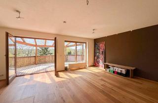 Haus kaufen in 84424 Isen, Architektenhaus in erster Reihe mit unverbautem Blick ins Naturschutzgebiet - Wohnen wie im Urlaub!