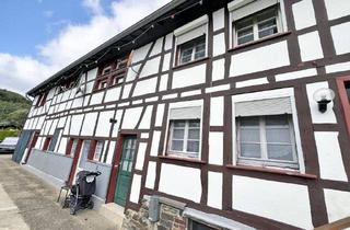 Mehrfamilienhaus kaufen in 52152 Simmerath, Simmerath - Denkmalgeschütztes Drei-Parteienhaus in Simmerath-Woffelsbach
