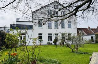 Villa kaufen in 25840 Friedrichstadt, Zwischen Grachten und Geschichte: "Altes Zollhaus“ - Denkmalgeschützte Stadtvilla mit Wasserblick