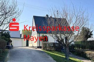 Einfamilienhaus kaufen in 56727 Mayen, Freistehendes Einfamilienhaus m. Garten, großer Garage u. 5 Stellplätzen