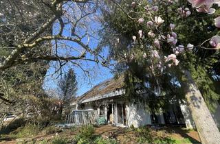 Wohnung kaufen in Am Hofacker, 79256 Buchenbach, Großzügige und lichtdurchflutete Erdgeschosswohnung mit Gartentraum und Einliegerwohnung