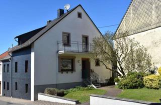 Einfamilienhaus kaufen in 54411 Hermeskeil, Attraktives Einfamilienhaus mit zusätzlichem Wohnhaus, Garage und Garten in zentraler Lage von Herm