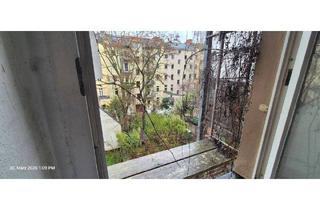 Wohnung kaufen in 10997 Berlin, Berlin - Kiezlage 3. OG 3 Zimmer zu renovieren