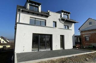 Wohnung kaufen in 95671 Bärnau, Erstbezug nach Komplettumbau! Dachgeschosswohnung mit Loggia in der historischen Knopfstadt Bärnau