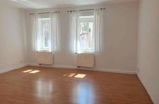 Wohnung mieten in 93133 Burglengenfeld, Frei: Zentral und dennoch ruhig! Helle Wohnung (2ZKB) mit Einbauküche und schönem Altbau-Flair!