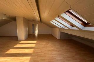 Wohnung mieten in Lärchenweg, 71093 Weil im Schönbuch, 2-ZW mit neuen Dachfenstern, EBK, helle Räume, Tageslichtbad, Garten