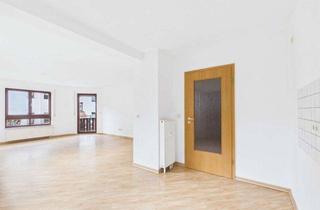 Wohnung kaufen in 08485 Lengenfeld, Für Eigennutzer: 3-Raum-Wohnung mit Balkon und Blick auf Lengenfeld!