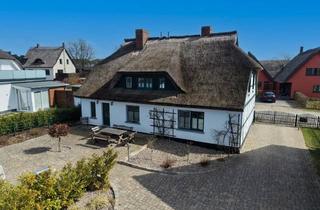 Einfamilienhaus kaufen in 18581 Putbus, Reetgedecktes Einfamilienhaus mit Nebengelass in Naturlage