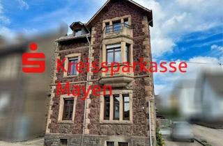 Haus kaufen in 56642 Kruft, Freistehendes Haus mit Scheune und Baulandpotenzial