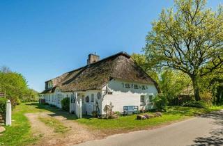Haus kaufen in 25885 Oster-Ohrstedt, Traumhaft wohnen im hohen Norden: großes Reetdachhaus mit Einliegerwohnung in idyllischer Naturlage.