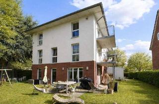 Wohnung kaufen in 22457 Schnelsen, Maisonette-Wohnung mit ca. 321 m² Garten, Terrasse & Balkon in Hamburg-Schnelsen