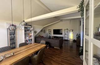 Wohnung mieten in Bleichstr. 17, 42651 Solingen-Mitte, Aufzug! Lichtdurchflutete Dachgeschosswohnung mit Balkon und Fußbodenheizung; zentral jedoch ruhig
