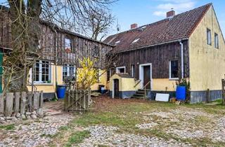 Haus kaufen in 16845 Stüdenitz-Schönermark, 3-Seitenhof mit drei vermieteten Wohneinheiten mit viel Land in Stüdenitz-Schönermark