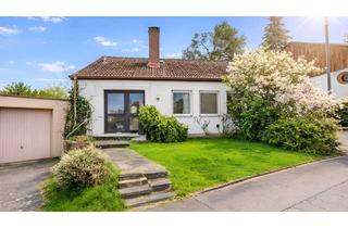 Einfamilienhaus kaufen in 78465 Konstanz, Freistehendes Einfamilienhaus mit Garten, Terrasse und Garage in ruhiger Lage von Konstanz-Wallhause