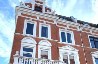 Wohnung kaufen in 23558 St. Lorenz Süd, Traumhafte Altbauwohnung - saniert und in bester Lage von Lübeck - Dachgeschoss