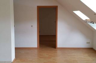 Wohnung mieten in Waldheimer Straße 76, 04720 Döbeln, 2-Raum-Dachgeschosswohnung mit Fahrstuhl und Einbauküche