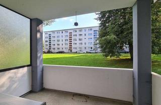 Wohnung mieten in Maxim-Gorki-Straße 70, 09599 Freiberg, Exklusiver Einzugsbonus*: Frisch renovierte EG-Wohnung mit Tageslichtbad & großzügigen Balkon