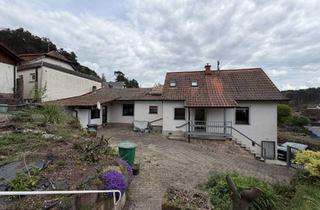 Haus kaufen in 76889 Dörrenbach, Solides Haus mit separatem Appartement, großem Hof und großem Garten