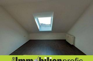 Wohnung mieten in August-Beck-Straße 16, 95111 Rehau, H-53163 - Sanierte Dachgeschosswohnung mit drei Zimmern