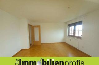 Wohnung mieten in August-Beck-Straße 16, 95111 Rehau, H-53163 - Sanierte Dachgeschosswohnung mit drei Zimmern