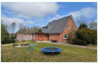 Haus kaufen in 25862 Goldelund, Eine Immobilie mit viel Potential: Teilsaniertes Eigenheim mit 130qm Halle auf großem Grundstück !