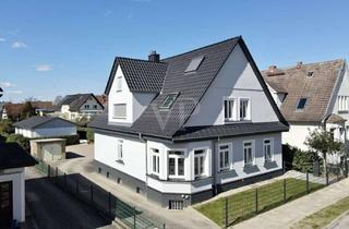 Villa kaufen in 17192 Waren, Exklusive Villa mit luxuriöser Maisonette-Wohnung & 2 Ferienwohnungen & vermieteter Gewerbeeinheit