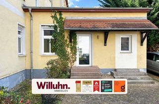 Büro zu mieten in 06108 Halle, Praxis- oder Bürofläche mit separatem Eingang und zwei Stellplätzen