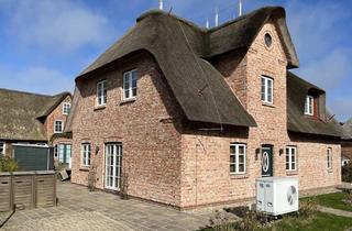 Doppelhaushälfte kaufen in 25938 Oevenum, KfW 55-Standard: Hochwertig eingerichtete Doppelhaushälfte unter Reet