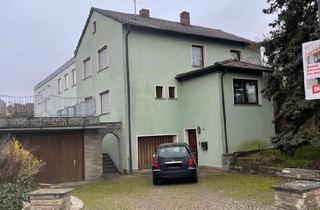 Haus kaufen in 97258 Ippesheim, Ippesheim - Großes Wohnhaus mit Anbau - 2.365 m² Grundstück und 2 Garagen