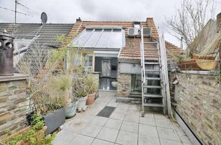 Wohnung kaufen in 50672 Altstadt-Nord, Dachterrassen-Maisonette im Ehrenstraßenviertel - Historisches Wohn- und Geschäftshaus